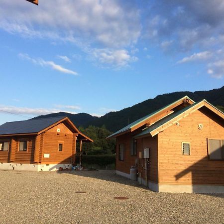 美濃田の淵キャンプ村 Hotel Higashimiyoshi Eksteriør billede