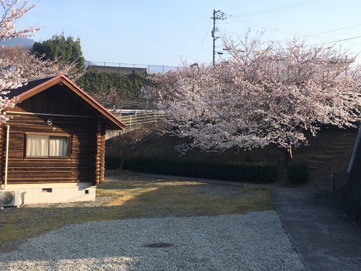 美濃田の淵キャンプ村 Hotel Higashimiyoshi Eksteriør billede